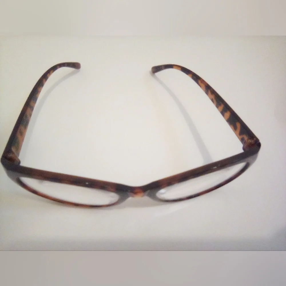 Betsey Johnson Animal Print Cat-Eye Reading Glasses +2.50 One Pair Fashion Chic